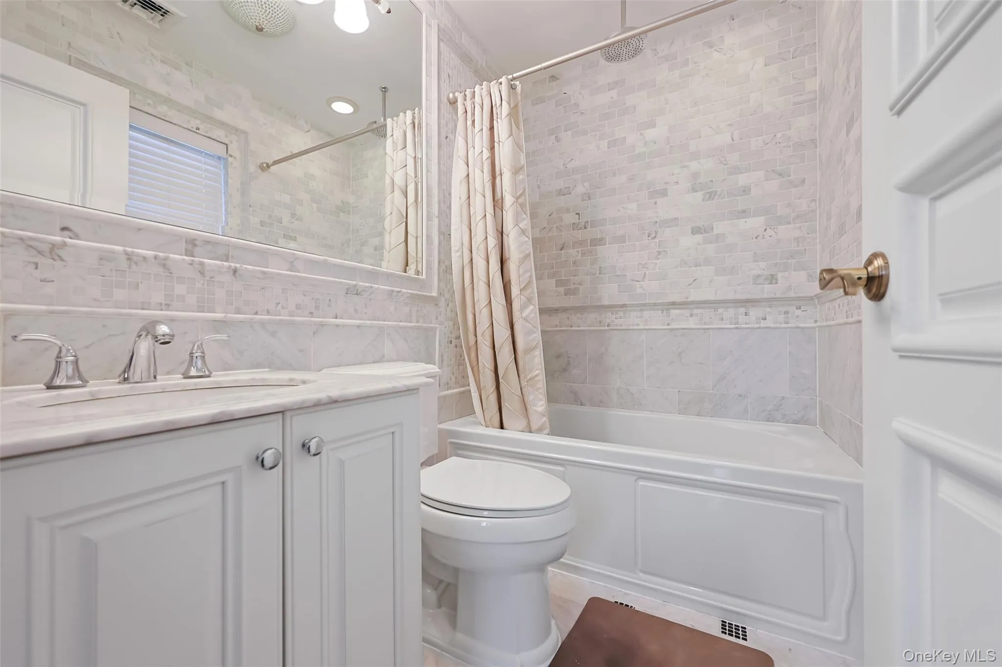 78 Swan Court, North Hempstead, NY, 7 Bedrooms Bedrooms, 12 Rooms Rooms,7 BathroomsBathrooms,Residential,For Rent,Swan,0,1009083 78 Swan Court, North Hempstead, NY, 7 Bedrooms Bedrooms, 12 Rooms Rooms,7 BathroomsBathrooms,Residential,For Rent,Swan,0,1009083