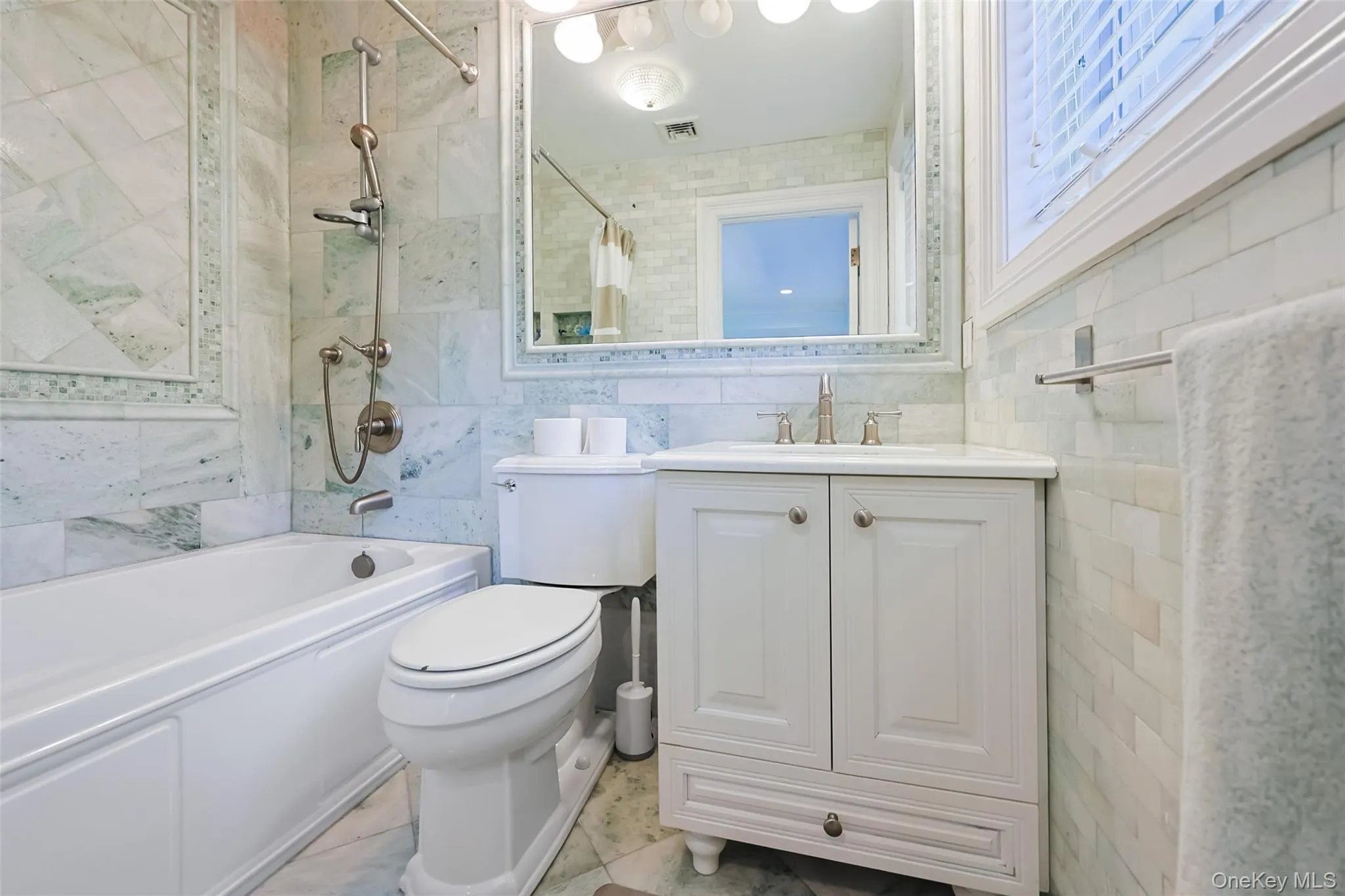 78 Swan Court, North Hempstead, NY, 7 Bedrooms Bedrooms, 12 Rooms Rooms,7 BathroomsBathrooms,Residential,For Rent,Swan,0,1009083 78 Swan Court, North Hempstead, NY, 7 Bedrooms Bedrooms, 12 Rooms Rooms,7 BathroomsBathrooms,Residential,For Rent,Swan,0,1009083