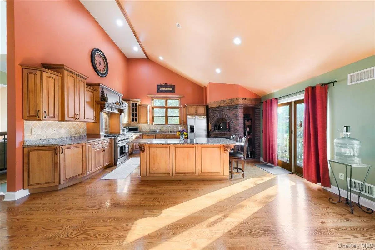 1403 Kings Highway, Chester Town, NY, 3 Bedrooms Bedrooms, 6 Rooms Rooms,2 BathroomsBathrooms,Residential Lease,For Rent,Kings,0,1009085 1403 Kings Highway, Chester Town, NY, 3 Bedrooms Bedrooms, 6 Rooms Rooms,2 BathroomsBathrooms,Residential Lease,For Rent,Kings,0,1009085