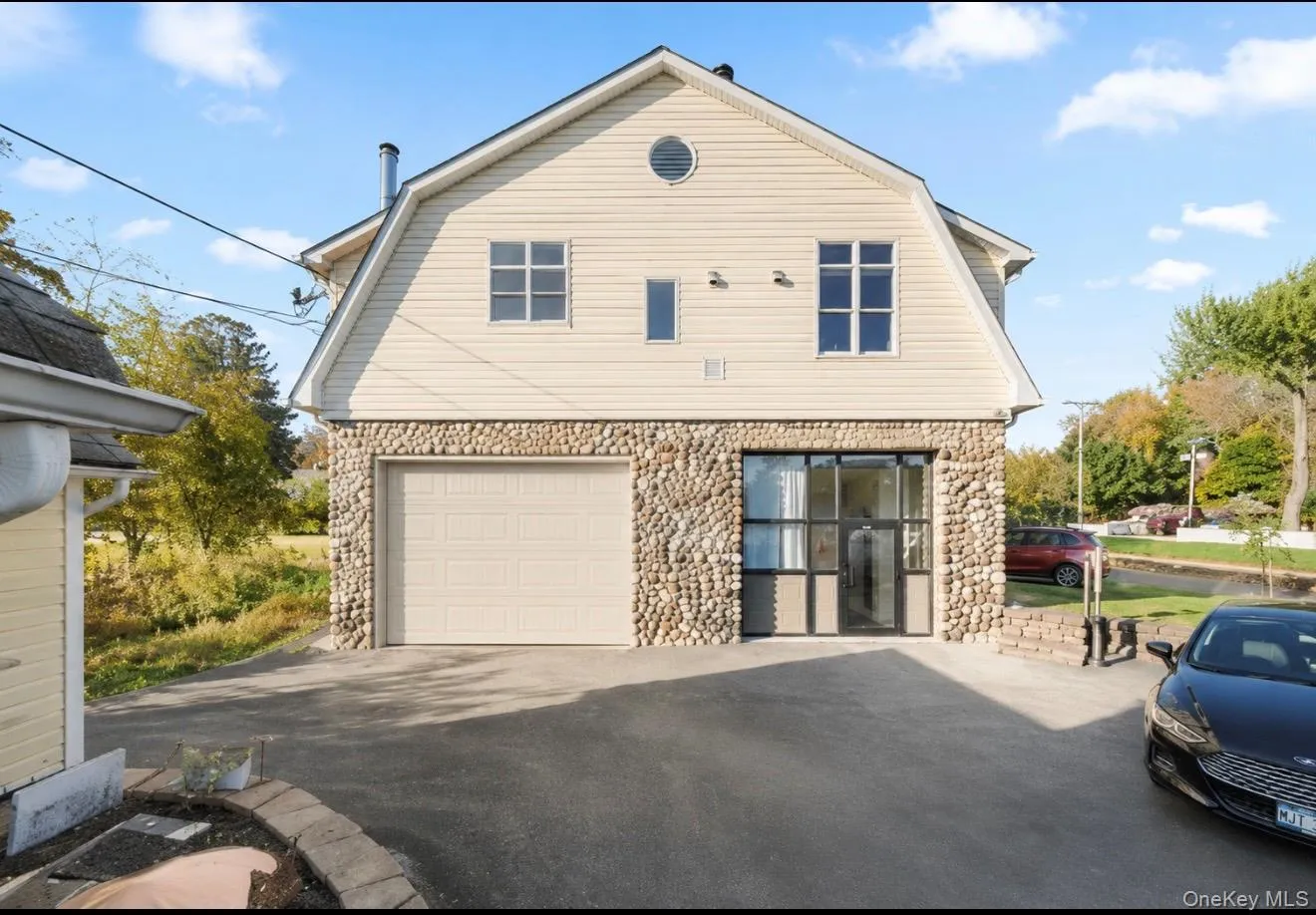 1403 Kings Highway, Chester Town, NY, 3 Bedrooms Bedrooms, 6 Rooms Rooms,2 BathroomsBathrooms,Residential Lease,For Rent,Kings,0,1009085 1403 Kings Highway, Chester Town, NY, 3 Bedrooms Bedrooms, 6 Rooms Rooms,2 BathroomsBathrooms,Residential Lease,For Rent,Kings,0,1009085