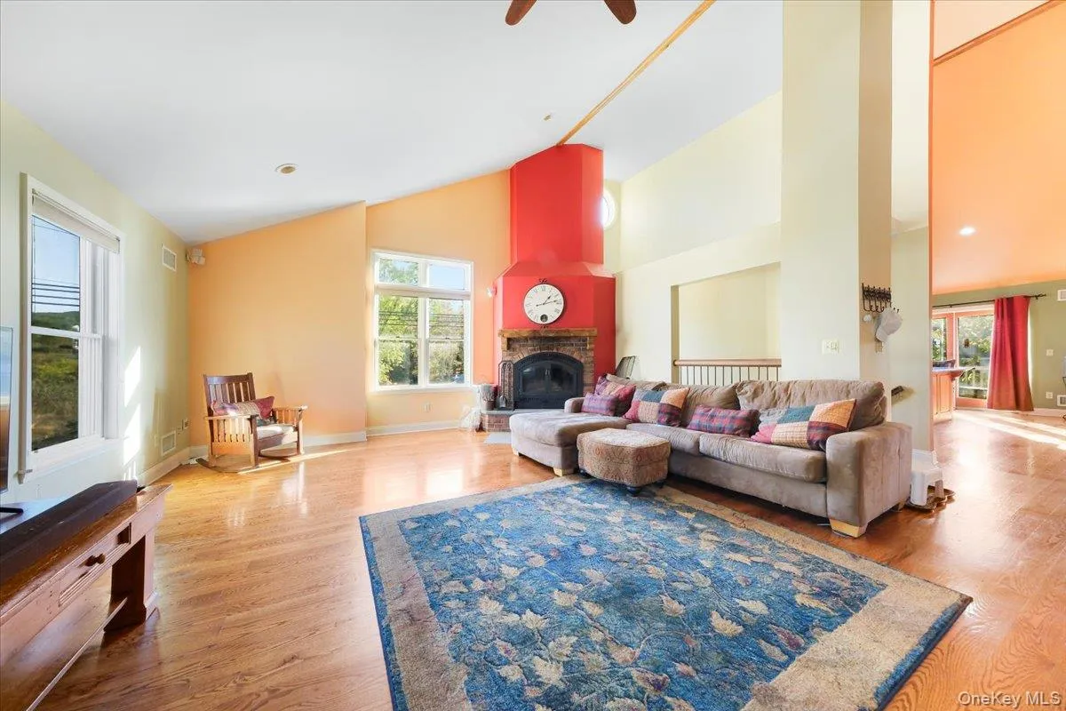1403 Kings Highway, Chester Town, NY, 3 Bedrooms Bedrooms, 6 Rooms Rooms,2 BathroomsBathrooms,Residential Lease,For Rent,Kings,0,1009085 1403 Kings Highway, Chester Town, NY, 3 Bedrooms Bedrooms, 6 Rooms Rooms,2 BathroomsBathrooms,Residential Lease,For Rent,Kings,0,1009085