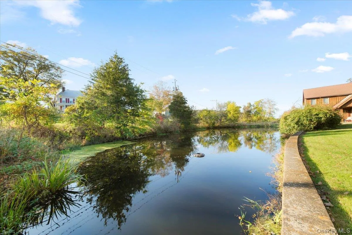 1403 Kings Highway, Chester Town, NY, 3 Bedrooms Bedrooms, 6 Rooms Rooms,2 BathroomsBathrooms,Residential Lease,For Rent,Kings,0,1009085 1403 Kings Highway, Chester Town, NY, 3 Bedrooms Bedrooms, 6 Rooms Rooms,2 BathroomsBathrooms,Residential Lease,For Rent,Kings,0,1009085