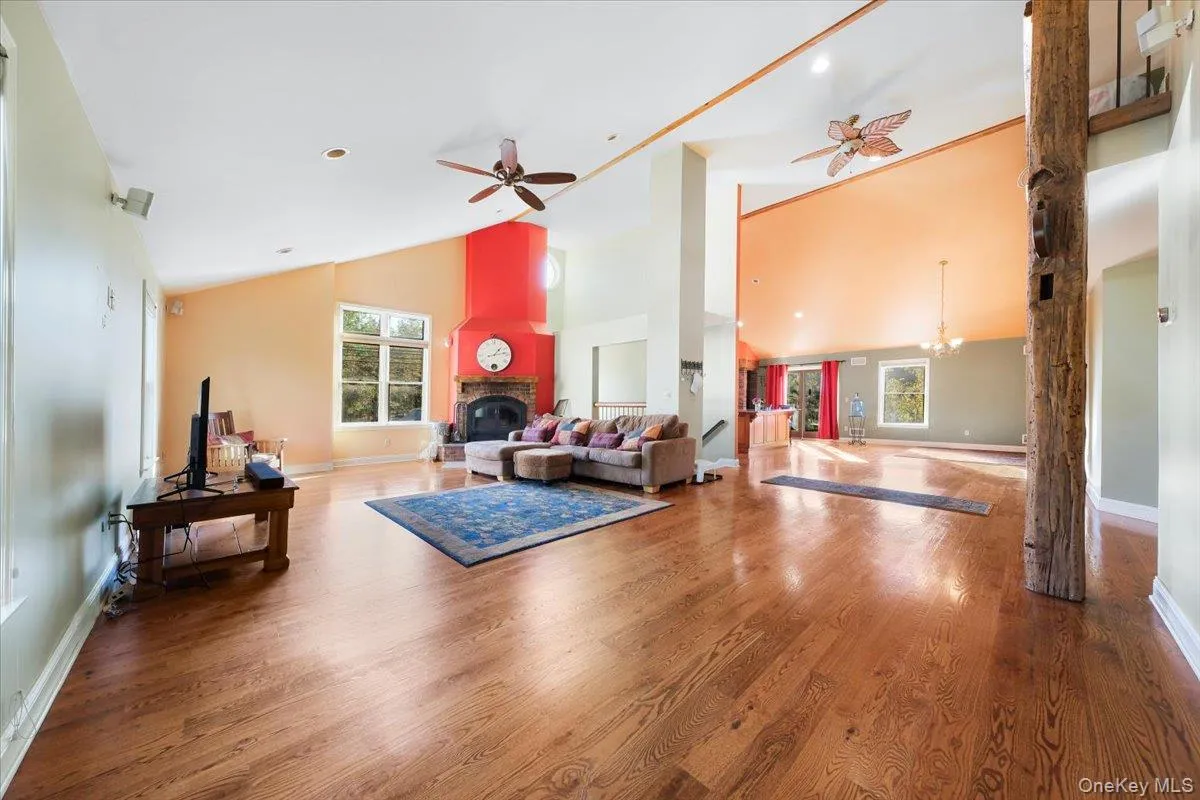 1403 Kings Highway, Chester Town, NY, 3 Bedrooms Bedrooms, 6 Rooms Rooms,2 BathroomsBathrooms,Residential Lease,For Rent,Kings,0,1009085 1403 Kings Highway, Chester Town, NY, 3 Bedrooms Bedrooms, 6 Rooms Rooms,2 BathroomsBathrooms,Residential Lease,For Rent,Kings,0,1009085