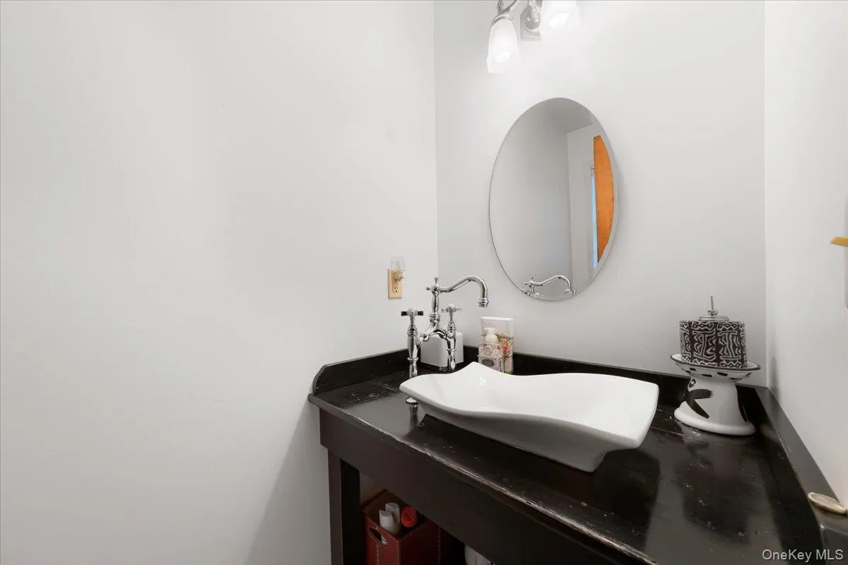 1403 Kings Highway, Chester Town, NY, 3 Bedrooms Bedrooms, 6 Rooms Rooms,2 BathroomsBathrooms,Residential Lease,For Rent,Kings,0,1009085 1403 Kings Highway, Chester Town, NY, 3 Bedrooms Bedrooms, 6 Rooms Rooms,2 BathroomsBathrooms,Residential Lease,For Rent,Kings,0,1009085