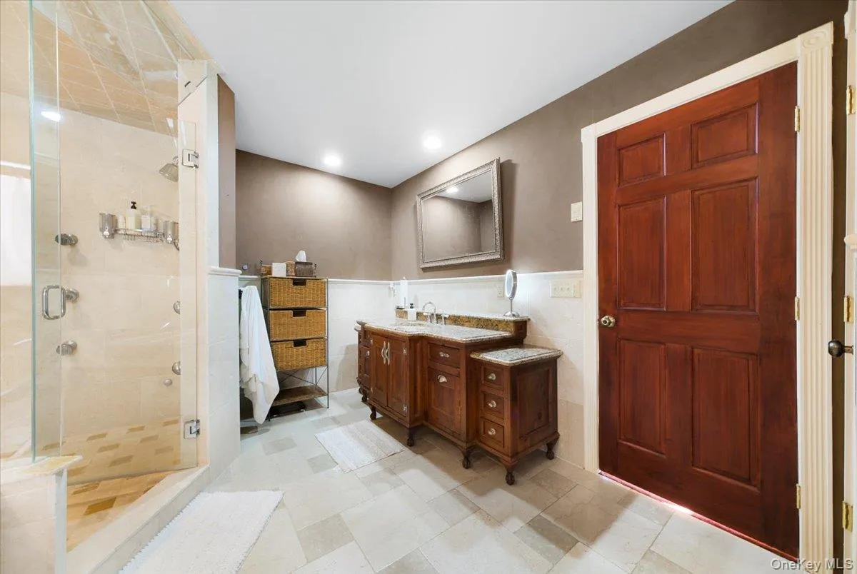 1403 Kings Highway, Chester Town, NY, 3 Bedrooms Bedrooms, 6 Rooms Rooms,2 BathroomsBathrooms,Residential Lease,For Rent,Kings,0,1009085 1403 Kings Highway, Chester Town, NY, 3 Bedrooms Bedrooms, 6 Rooms Rooms,2 BathroomsBathrooms,Residential Lease,For Rent,Kings,0,1009085