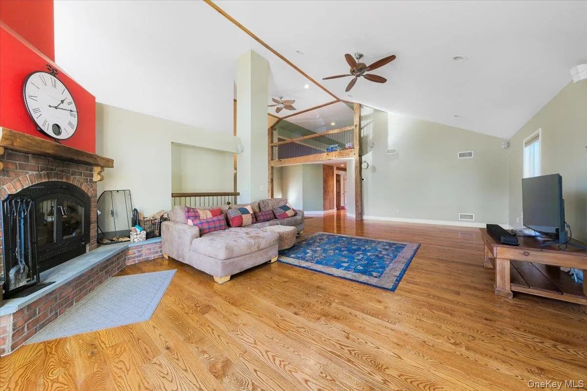 1403 Kings Highway, Chester Town, NY, 3 Bedrooms Bedrooms, 6 Rooms Rooms,2 BathroomsBathrooms,Residential Lease,For Rent,Kings,0,1009085 1403 Kings Highway, Chester Town, NY, 3 Bedrooms Bedrooms, 6 Rooms Rooms,2 BathroomsBathrooms,Residential Lease,For Rent,Kings,0,1009085