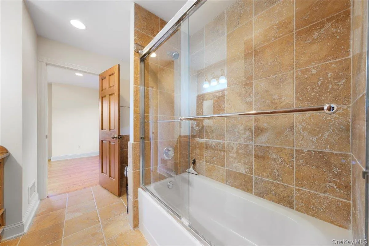 1403 Kings Highway, Chester Town, NY, 3 Bedrooms Bedrooms, 6 Rooms Rooms,2 BathroomsBathrooms,Residential Lease,For Rent,Kings,0,1009085 1403 Kings Highway, Chester Town, NY, 3 Bedrooms Bedrooms, 6 Rooms Rooms,2 BathroomsBathrooms,Residential Lease,For Rent,Kings,0,1009085