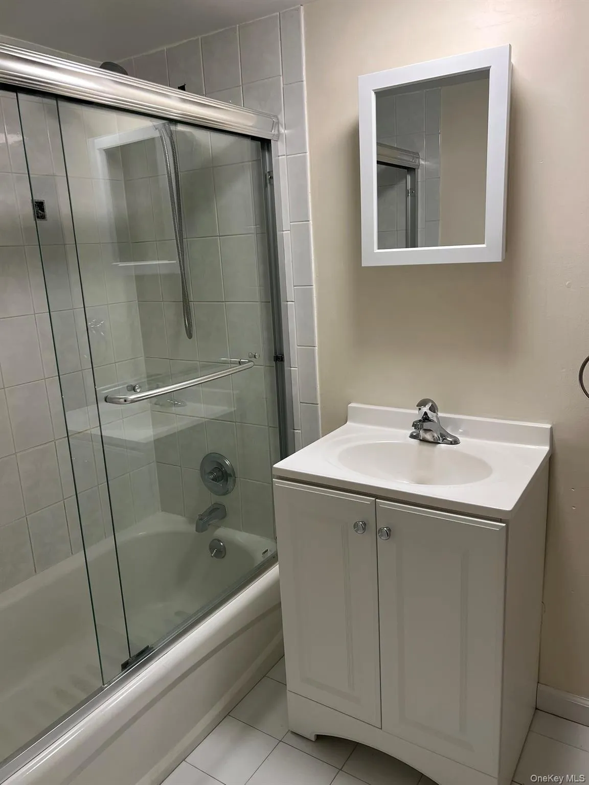 8 Lyons Street, Huntington, NY, 2 Bedrooms Bedrooms, 4 Rooms Rooms,1 BathroomBathrooms,Residential Lease,For Rent,Lyons,0,1009092 8 Lyons Street, Huntington, NY, 2 Bedrooms Bedrooms, 4 Rooms Rooms,1 BathroomBathrooms,Residential Lease,For Rent,Lyons,0,1009092