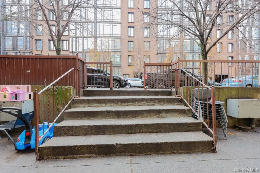 47 8th Street, New York, NY, 3 Bedrooms Bedrooms, 6 Rooms Rooms,1 BathroomBathrooms,Residential,For Rent,8th,0,1009093 47 8th Street, New York, NY, 3 Bedrooms Bedrooms, 6 Rooms Rooms,1 BathroomBathrooms,Residential,For Rent,8th,0,1009093