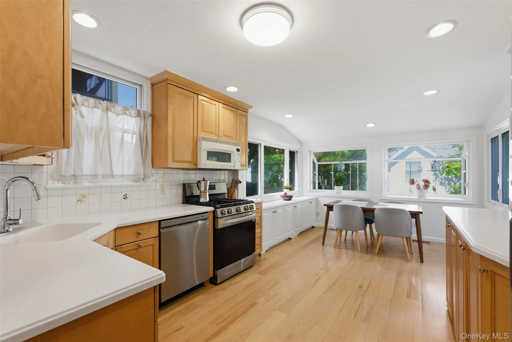 27 Dutcher Street, Greenburgh, NY, 3 Bedrooms Bedrooms, 9 Rooms Rooms,1 BathroomBathrooms,Residential Lease,For Rent,Dutcher,0,1009095 27 Dutcher Street, Greenburgh, NY, 3 Bedrooms Bedrooms, 9 Rooms Rooms,1 BathroomBathrooms,Residential Lease,For Rent,Dutcher,0,1009095