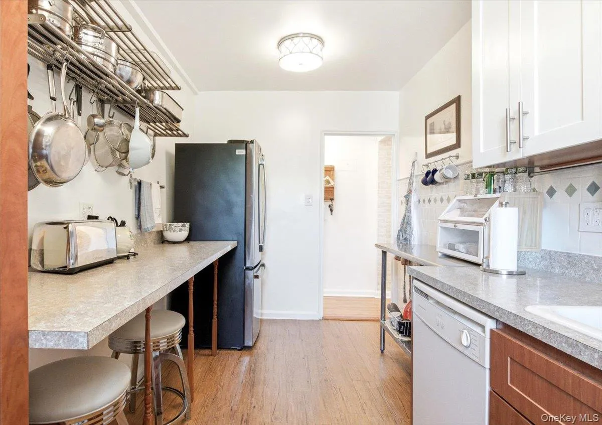 143-25 84th Drive, New York, NY, 2 Bedrooms Bedrooms, 5 Rooms Rooms,1 BathroomBathrooms,Residential,For Rent,84th,0,1009098 143-25 84th Drive, New York, NY, 2 Bedrooms Bedrooms, 5 Rooms Rooms,1 BathroomBathrooms,Residential,For Rent,84th,0,1009098
