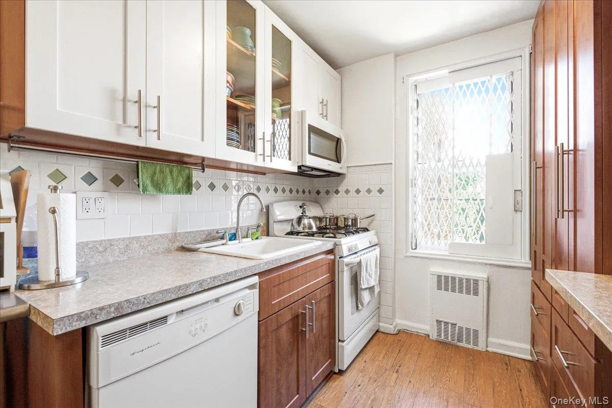 143-25 84th Drive, New York, NY, 2 Bedrooms Bedrooms, 5 Rooms Rooms,1 BathroomBathrooms,Residential,For Rent,84th,0,1009098 143-25 84th Drive, New York, NY, 2 Bedrooms Bedrooms, 5 Rooms Rooms,1 BathroomBathrooms,Residential,For Rent,84th,0,1009098