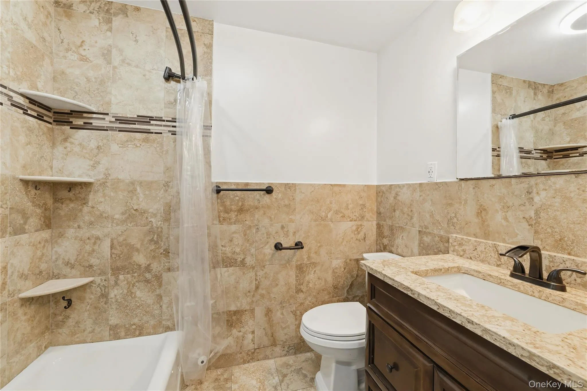 Hall Bath Features: Renovated 2017 Hall Bath Features: Renovated 2017