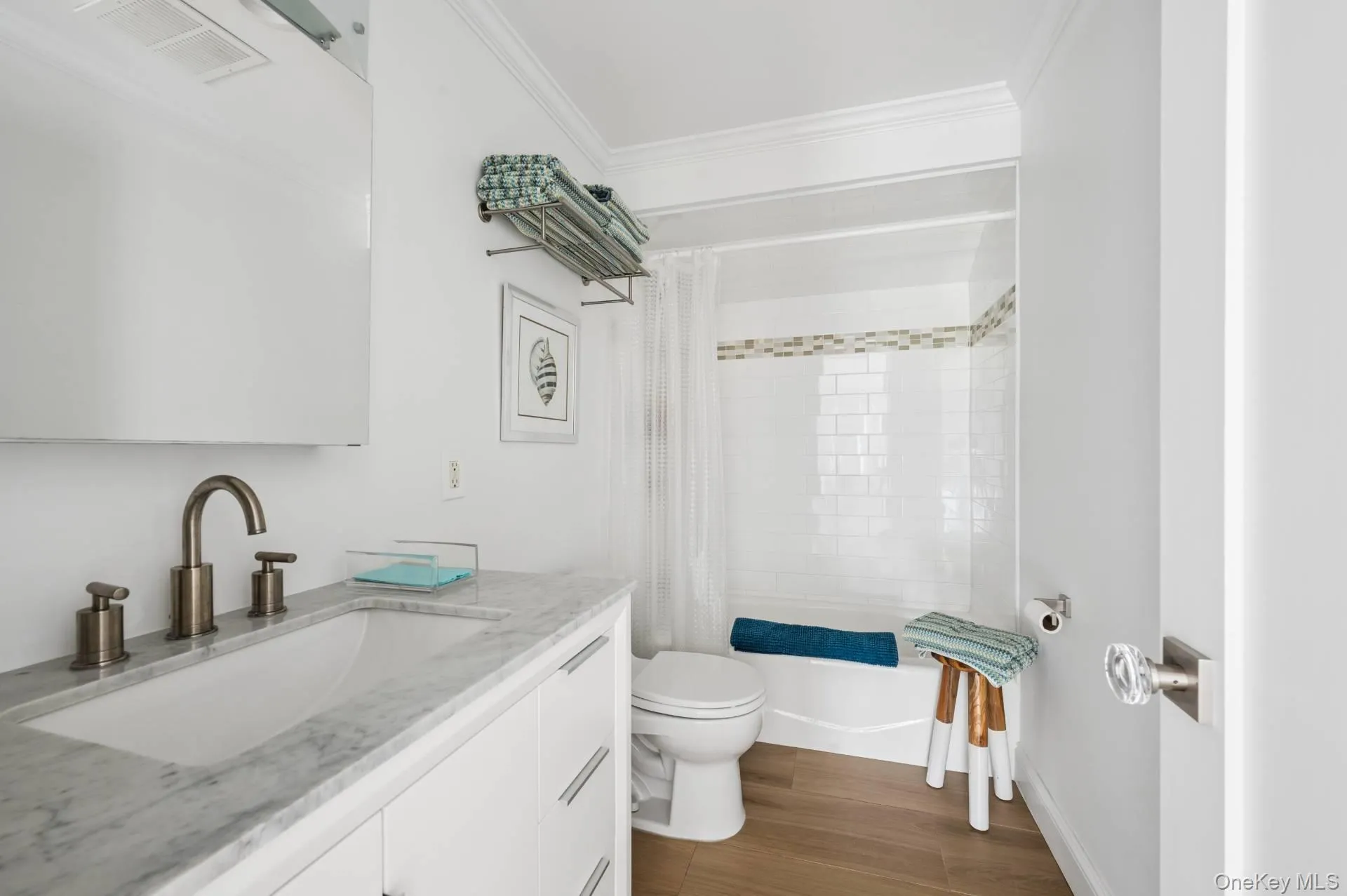 108 Little Neck Road, Southampton, NY, 4 Bedrooms Bedrooms, 6 Rooms Rooms,3 BathroomsBathrooms,Residential Lease,For Rent,Little Neck,0,1009106 108 Little Neck Road, Southampton, NY, 4 Bedrooms Bedrooms, 6 Rooms Rooms,3 BathroomsBathrooms,Residential Lease,For Rent,Little Neck,0,1009106