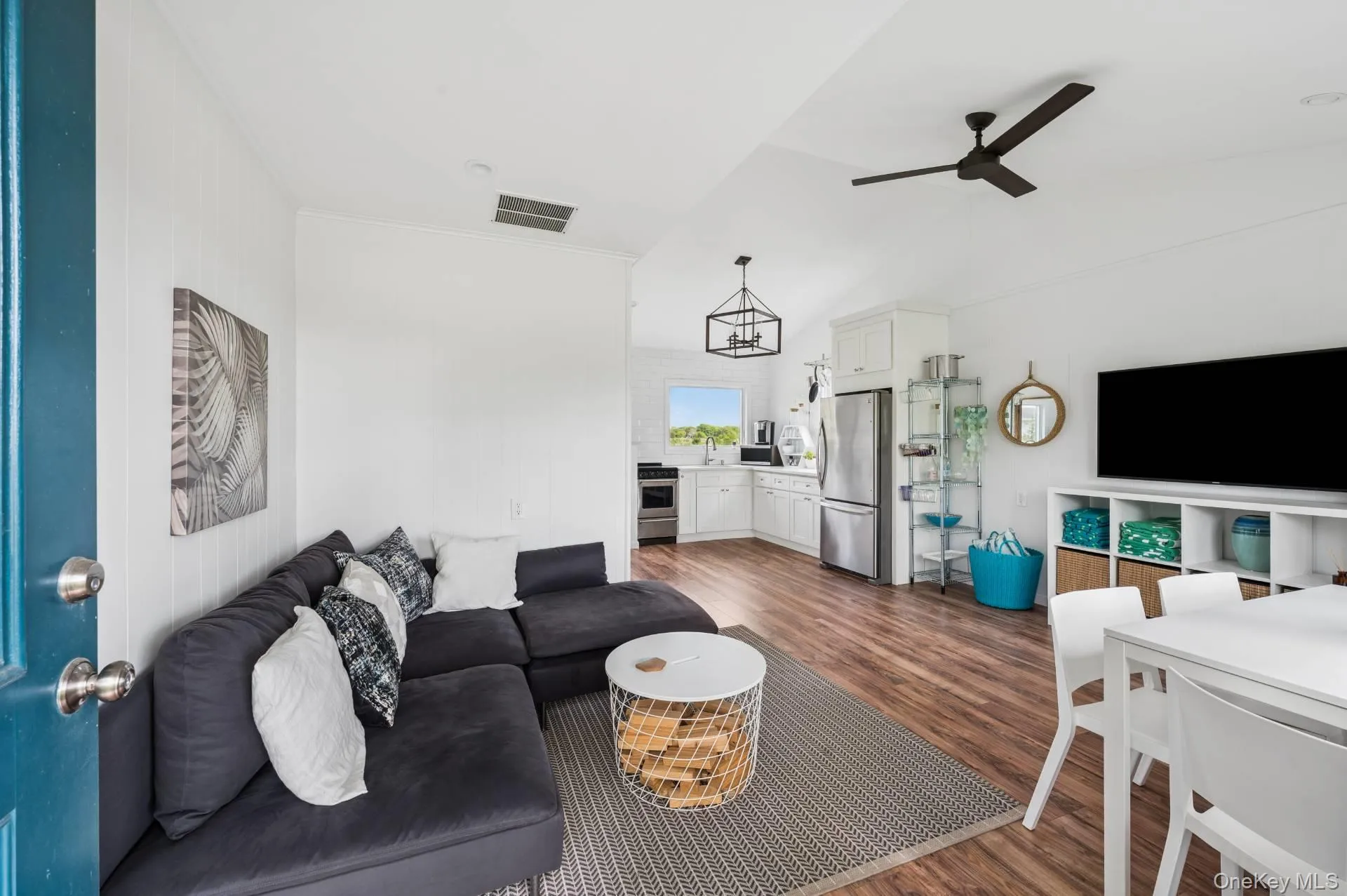 108 Little Neck Road, Southampton, NY, 4 Bedrooms Bedrooms, 6 Rooms Rooms,3 BathroomsBathrooms,Residential Lease,For Rent,Little Neck,0,1009106 108 Little Neck Road, Southampton, NY, 4 Bedrooms Bedrooms, 6 Rooms Rooms,3 BathroomsBathrooms,Residential Lease,For Rent,Little Neck,0,1009106