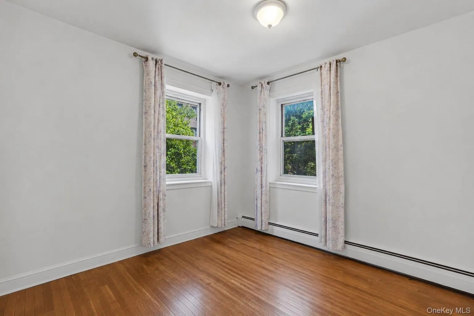 99-10 60th Avenue, New York, NY, 1 Bedroom Bedrooms, 4 Rooms Rooms,1 BathroomBathrooms,Residential,For Rent,60th,0,1009140 99-10 60th Avenue, New York, NY, 1 Bedroom Bedrooms, 4 Rooms Rooms,1 BathroomBathrooms,Residential,For Rent,60th,0,1009140