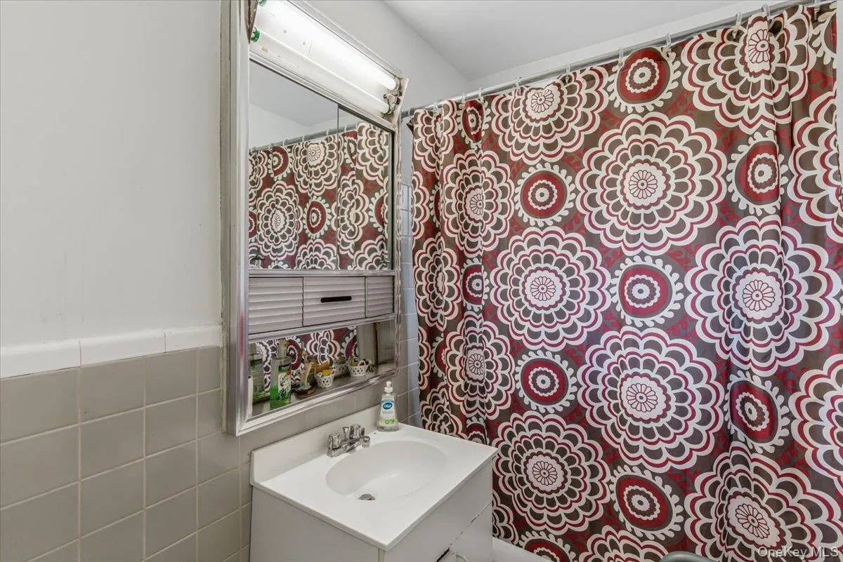 99-10 60th Avenue, New York, NY, 1 Bedroom Bedrooms, 4 Rooms Rooms,1 BathroomBathrooms,Residential,For Rent,60th,0,1009140 99-10 60th Avenue, New York, NY, 1 Bedroom Bedrooms, 4 Rooms Rooms,1 BathroomBathrooms,Residential,For Rent,60th,0,1009140