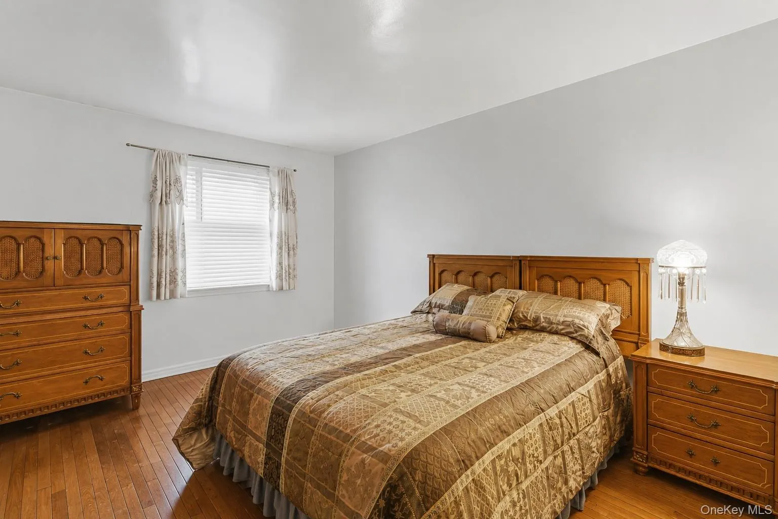 Lage Bedroom Decluttered Lage Bedroom Decluttered