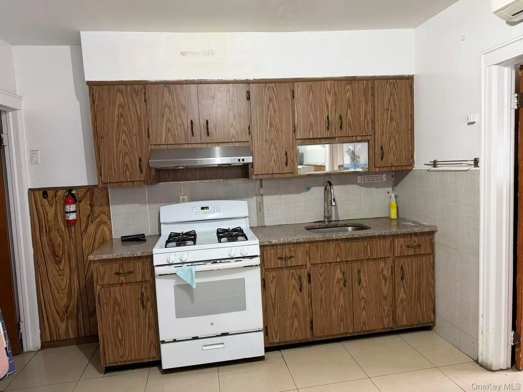 6127 157th Street, New York, NY, 3 Bedrooms Bedrooms, 6 Rooms Rooms,1 BathroomBathrooms,Residential,For Rent,157th,0,1009150 6127 157th Street, New York, NY, 3 Bedrooms Bedrooms, 6 Rooms Rooms,1 BathroomBathrooms,Residential,For Rent,157th,0,1009150