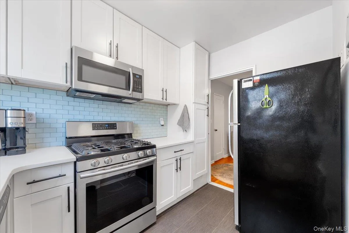 White Quartzite countertops White Quartzite countertops