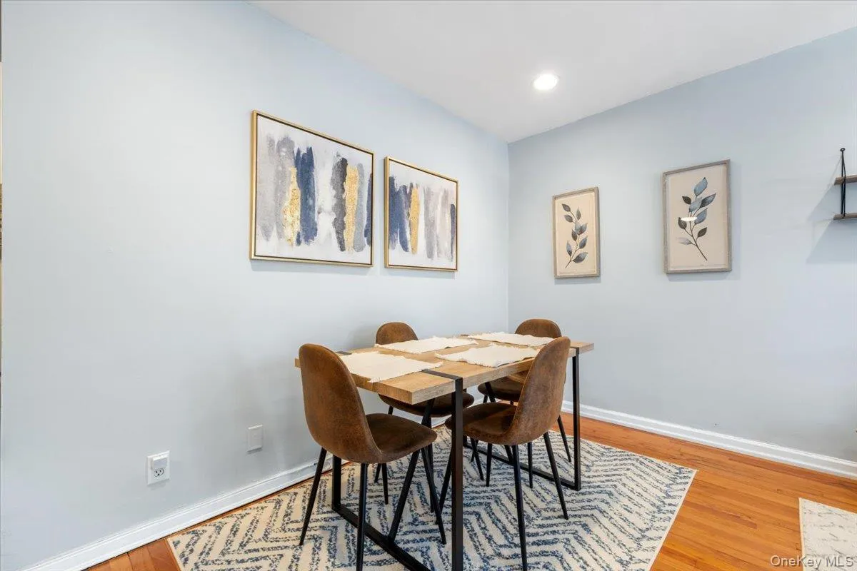 Conveniently located near the kitchen Conveniently located near the kitchen