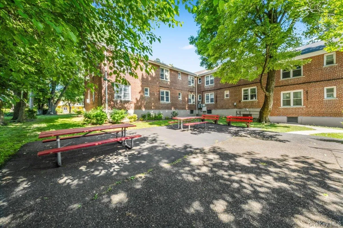 Community has outdoor patio/dining area for all residents to enjoy Community has outdoor patio/dining area for all residents to enjoy
