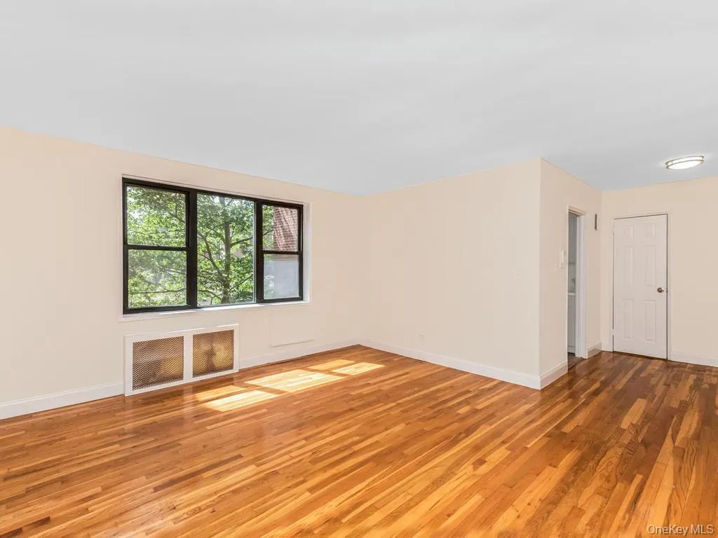 6485 Broadway, New York, NY, 2 Rooms Rooms,1 BathroomBathrooms,Residential,For Rent,Broadway,0,1009158 6485 Broadway, New York, NY, 2 Rooms Rooms,1 BathroomBathrooms,Residential,For Rent,Broadway,0,1009158