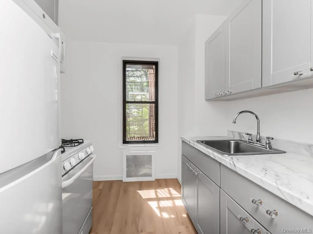 6485 Broadway, New York, NY, 2 Rooms Rooms,1 BathroomBathrooms,Residential,For Rent,Broadway,0,1009158 6485 Broadway, New York, NY, 2 Rooms Rooms,1 BathroomBathrooms,Residential,For Rent,Broadway,0,1009158
