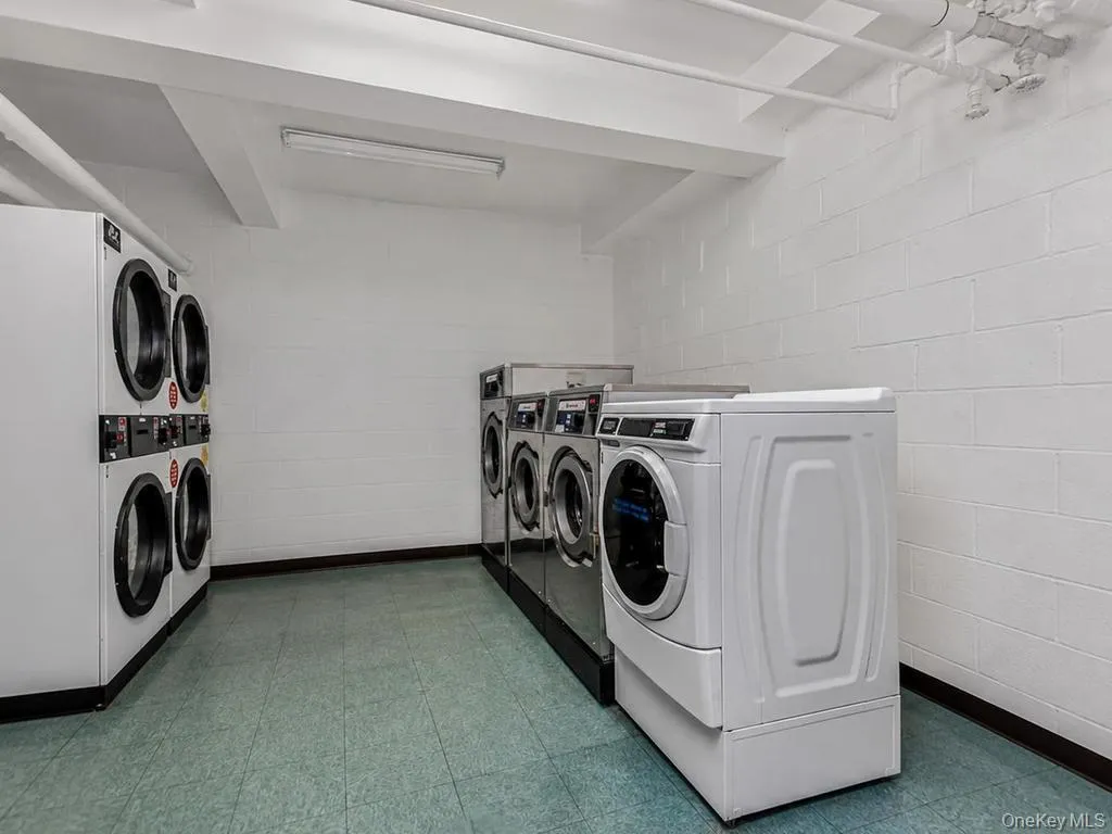 6485 Broadway, New York, NY, 2 Rooms Rooms,1 BathroomBathrooms,Residential,For Rent,Broadway,0,1009158 6485 Broadway, New York, NY, 2 Rooms Rooms,1 BathroomBathrooms,Residential,For Rent,Broadway,0,1009158