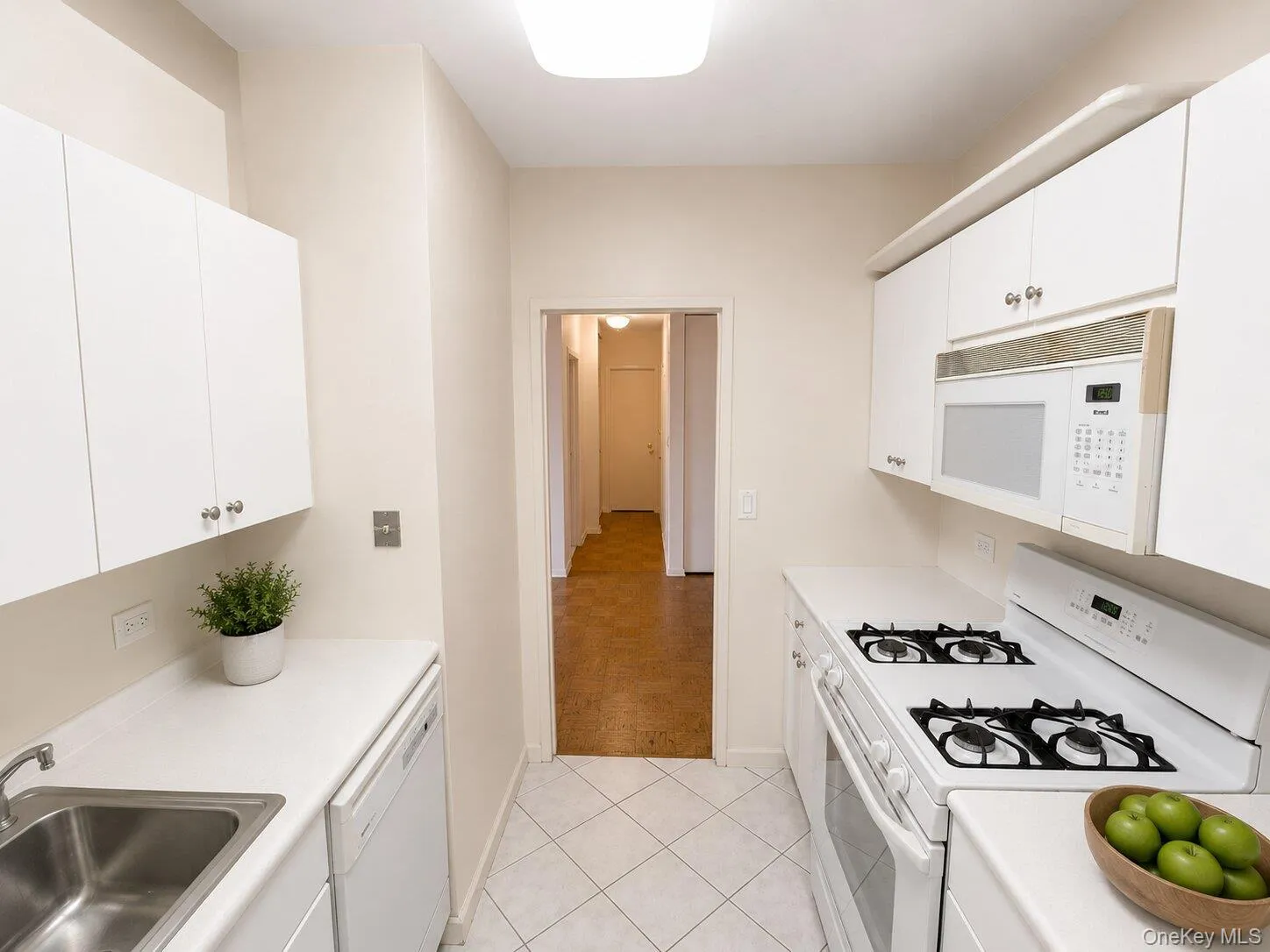 27010 Grand Central Parkway, New York, NY, 1 Bedroom Bedrooms, 4 Rooms Rooms,1 BathroomBathrooms,Residential,For Rent,Grand Central,0,1009163 27010 Grand Central Parkway, New York, NY, 1 Bedroom Bedrooms, 4 Rooms Rooms,1 BathroomBathrooms,Residential,For Rent,Grand Central,0,1009163
