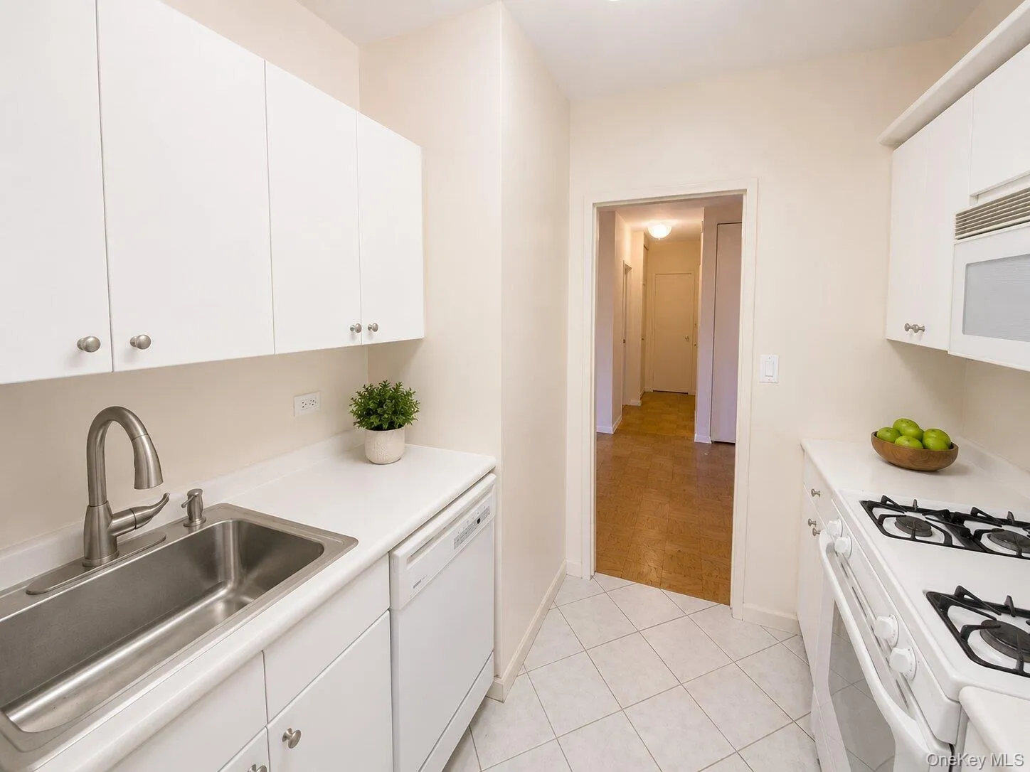 27010 Grand Central Parkway, New York, NY, 1 Bedroom Bedrooms, 4 Rooms Rooms,1 BathroomBathrooms,Residential,For Rent,Grand Central,0,1009163 27010 Grand Central Parkway, New York, NY, 1 Bedroom Bedrooms, 4 Rooms Rooms,1 BathroomBathrooms,Residential,For Rent,Grand Central,0,1009163