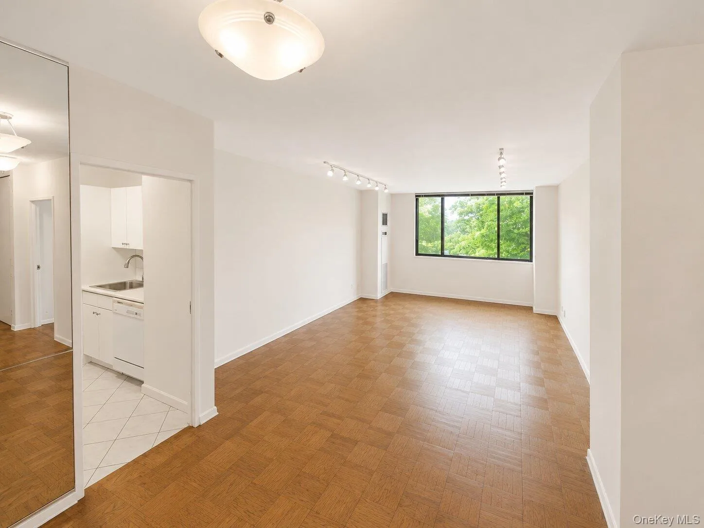 27010 Grand Central Parkway, New York, NY, 1 Bedroom Bedrooms, 4 Rooms Rooms,1 BathroomBathrooms,Residential,For Rent,Grand Central,0,1009163 27010 Grand Central Parkway, New York, NY, 1 Bedroom Bedrooms, 4 Rooms Rooms,1 BathroomBathrooms,Residential,For Rent,Grand Central,0,1009163