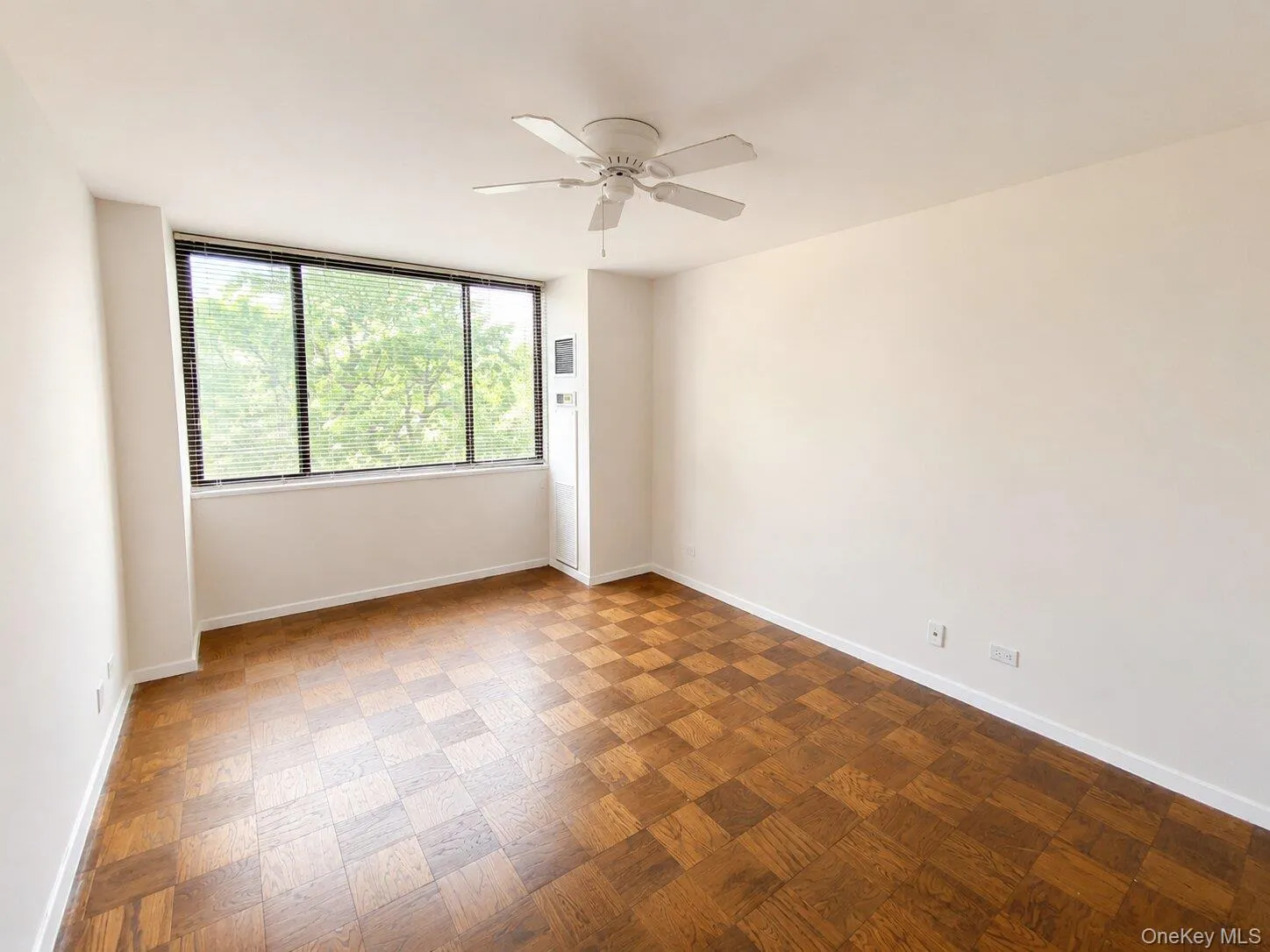 27010 Grand Central Parkway, New York, NY, 1 Bedroom Bedrooms, 4 Rooms Rooms,1 BathroomBathrooms,Residential,For Rent,Grand Central,0,1009163 27010 Grand Central Parkway, New York, NY, 1 Bedroom Bedrooms, 4 Rooms Rooms,1 BathroomBathrooms,Residential,For Rent,Grand Central,0,1009163