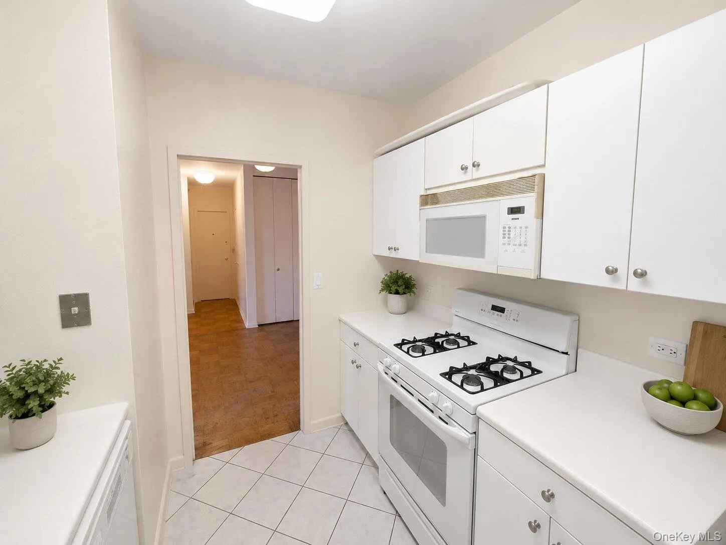 27010 Grand Central Parkway, New York, NY, 1 Bedroom Bedrooms, 4 Rooms Rooms,1 BathroomBathrooms,Residential,For Rent,Grand Central,0,1009163 27010 Grand Central Parkway, New York, NY, 1 Bedroom Bedrooms, 4 Rooms Rooms,1 BathroomBathrooms,Residential,For Rent,Grand Central,0,1009163