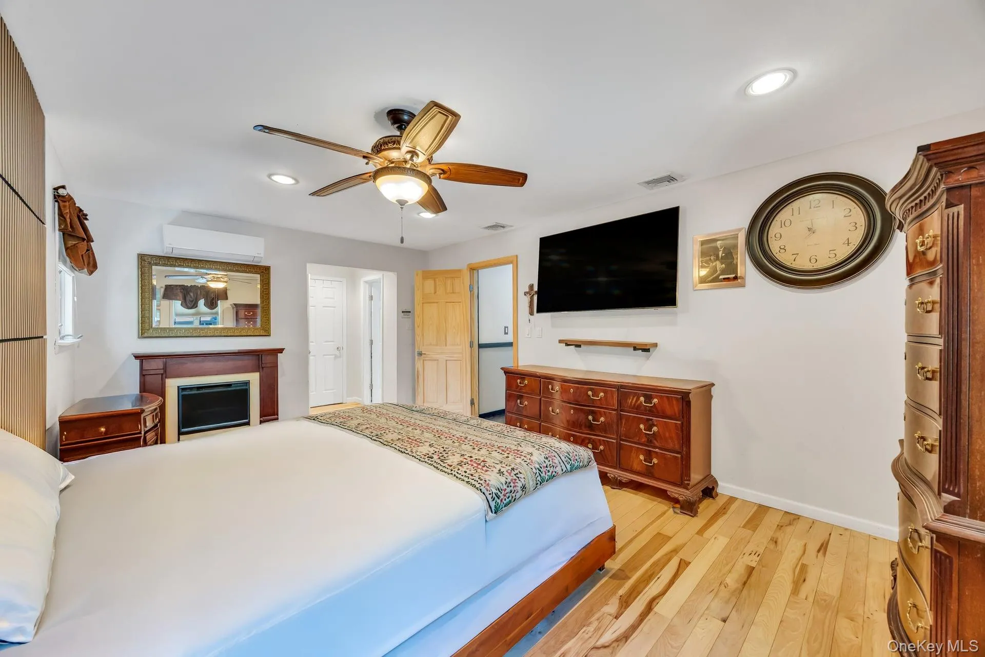 14 Russet Lane, Brookhaven, NY, 4 Bedrooms Bedrooms, 8 Rooms Rooms,2 BathroomsBathrooms,Residential,For Rent,Russet,0,1009166 14 Russet Lane, Brookhaven, NY, 4 Bedrooms Bedrooms, 8 Rooms Rooms,2 BathroomsBathrooms,Residential,For Rent,Russet,0,1009166