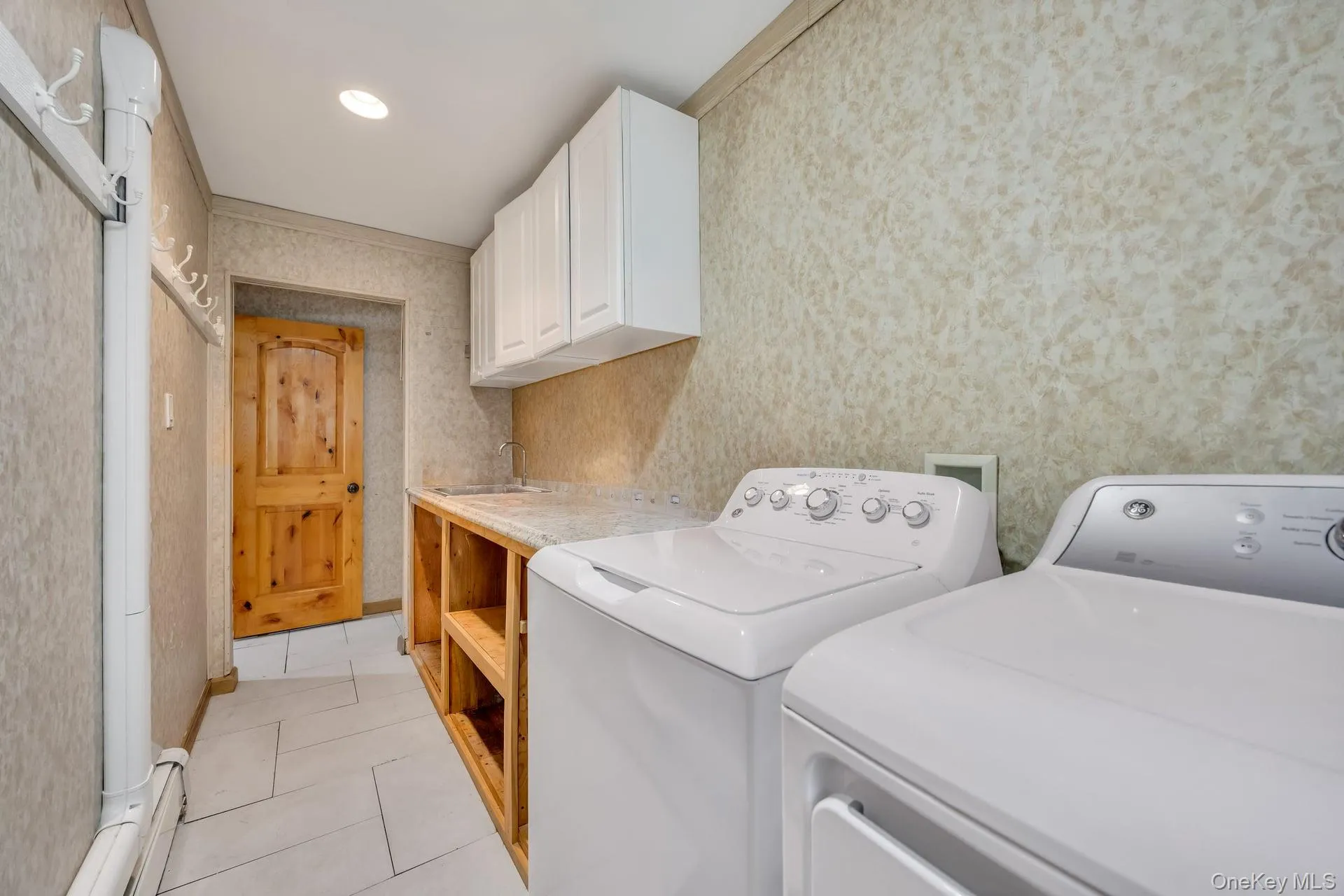 14 Russet Lane, Brookhaven, NY, 4 Bedrooms Bedrooms, 8 Rooms Rooms,2 BathroomsBathrooms,Residential,For Rent,Russet,0,1009166 14 Russet Lane, Brookhaven, NY, 4 Bedrooms Bedrooms, 8 Rooms Rooms,2 BathroomsBathrooms,Residential,For Rent,Russet,0,1009166