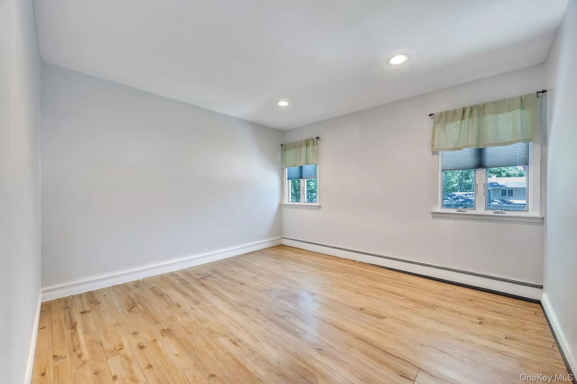 14 Russet Lane, Brookhaven, NY, 4 Bedrooms Bedrooms, 8 Rooms Rooms,2 BathroomsBathrooms,Residential,For Rent,Russet,0,1009166 14 Russet Lane, Brookhaven, NY, 4 Bedrooms Bedrooms, 8 Rooms Rooms,2 BathroomsBathrooms,Residential,For Rent,Russet,0,1009166