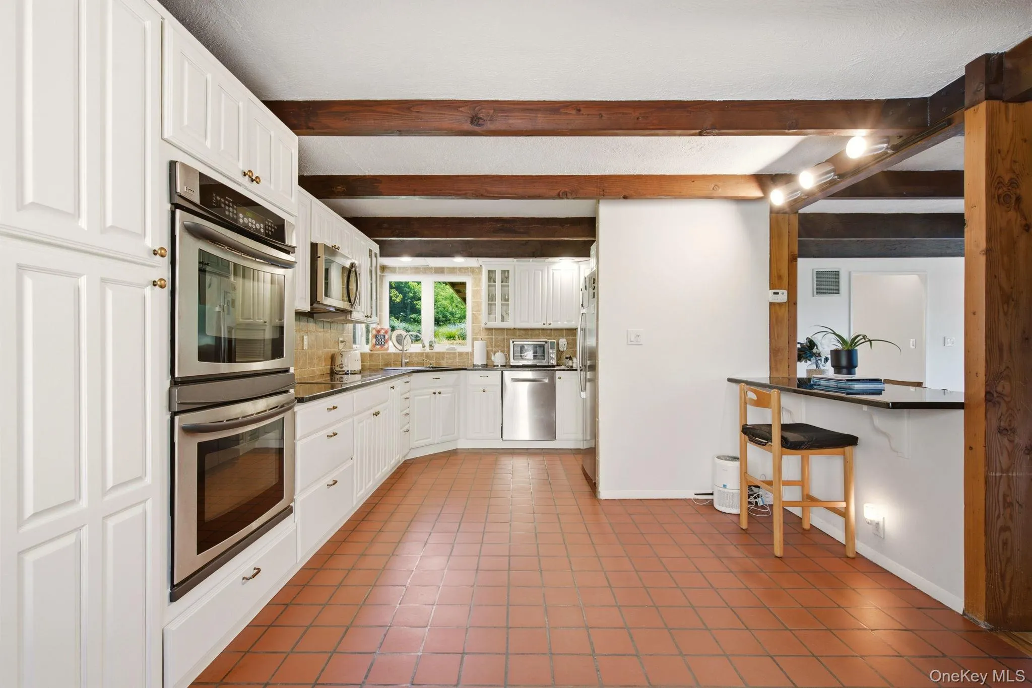 2 Fiddlers Green Drive, Huntington, NY, 5 Bedrooms Bedrooms, 11 Rooms Rooms,3 BathroomsBathrooms,Residential,For Rent,Fiddlers Green,0,KEY1009173 2 Fiddlers Green Drive, Huntington, NY, 5 Bedrooms Bedrooms, 11 Rooms Rooms,3 BathroomsBathrooms,Residential,For Rent,Fiddlers Green,0,KEY1009173