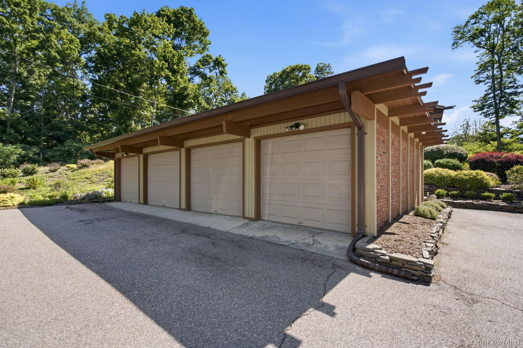 2 Fiddlers Green Drive, Huntington, NY, 5 Bedrooms Bedrooms, 11 Rooms Rooms,3 BathroomsBathrooms,Residential,For Rent,Fiddlers Green,0,KEY1009173 2 Fiddlers Green Drive, Huntington, NY, 5 Bedrooms Bedrooms, 11 Rooms Rooms,3 BathroomsBathrooms,Residential,For Rent,Fiddlers Green,0,KEY1009173