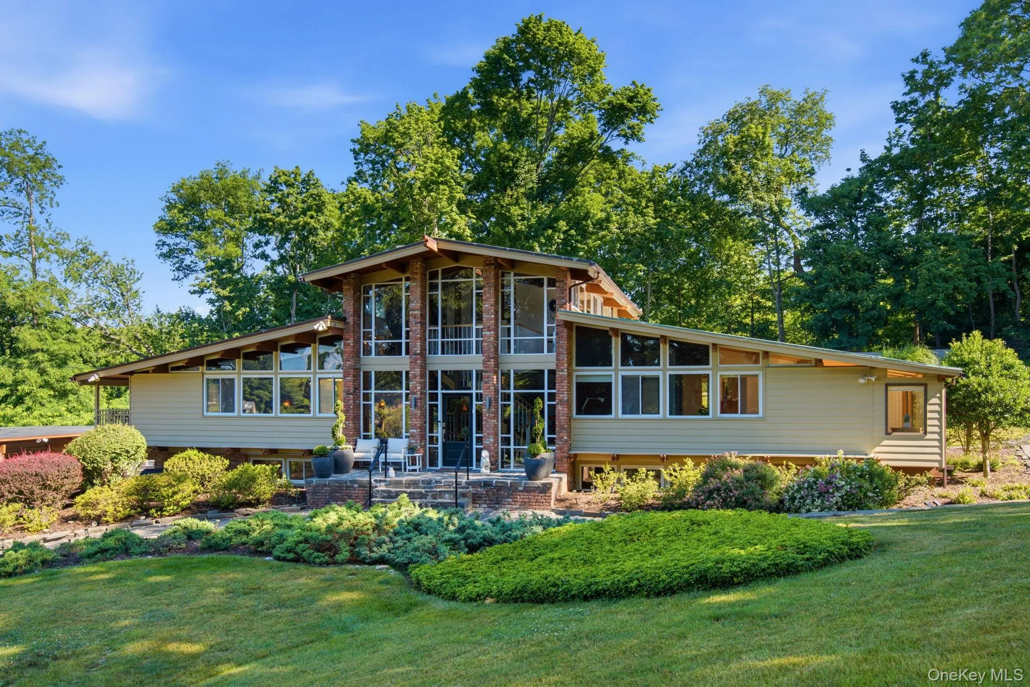 2 Fiddlers Green Drive, Huntington, NY, 5 Bedrooms Bedrooms, 11 Rooms Rooms,3 BathroomsBathrooms,Residential,For Rent,Fiddlers Green,0,KEY1009173 2 Fiddlers Green Drive, Huntington, NY, 5 Bedrooms Bedrooms, 11 Rooms Rooms,3 BathroomsBathrooms,Residential,For Rent,Fiddlers Green,0,KEY1009173