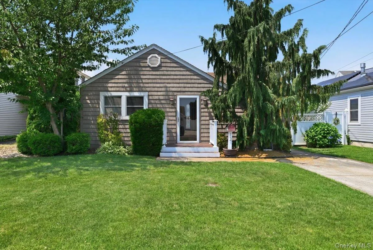 12 Annuskemunnica Road, Babylon, NY, 2 Bedrooms Bedrooms, 4 Rooms Rooms,1 BathroomBathrooms,Residential,For Rent,Annuskemunnica,0,1009176 12 Annuskemunnica Road, Babylon, NY, 2 Bedrooms Bedrooms, 4 Rooms Rooms,1 BathroomBathrooms,Residential,For Rent,Annuskemunnica,0,1009176
