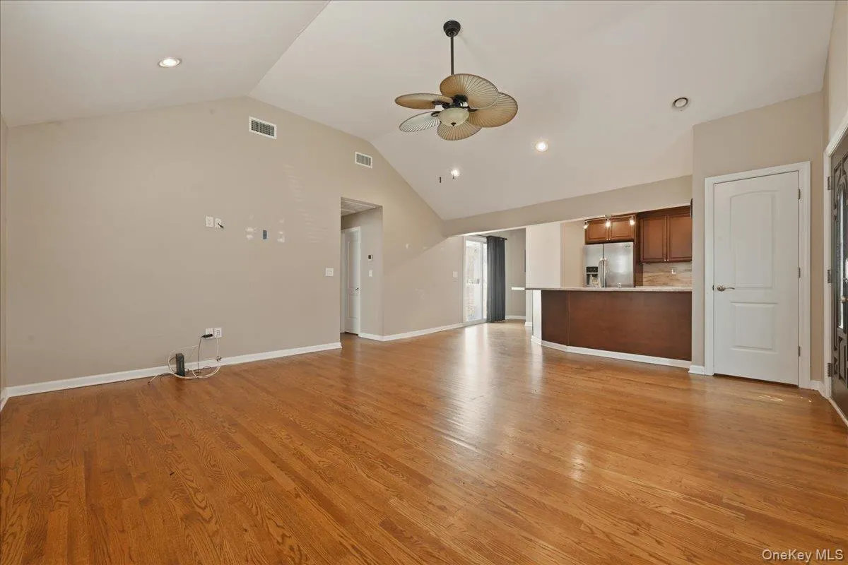 12 Annuskemunnica Road, Babylon, NY, 2 Bedrooms Bedrooms, 4 Rooms Rooms,1 BathroomBathrooms,Residential,For Rent,Annuskemunnica,0,1009176 12 Annuskemunnica Road, Babylon, NY, 2 Bedrooms Bedrooms, 4 Rooms Rooms,1 BathroomBathrooms,Residential,For Rent,Annuskemunnica,0,1009176