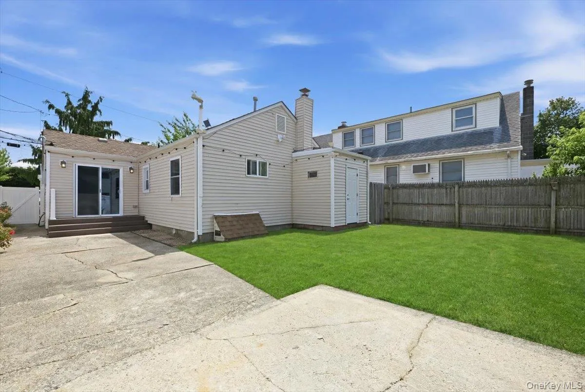 12 Annuskemunnica Road, Babylon, NY, 2 Bedrooms Bedrooms, 4 Rooms Rooms,1 BathroomBathrooms,Residential,For Rent,Annuskemunnica,0,1009176 12 Annuskemunnica Road, Babylon, NY, 2 Bedrooms Bedrooms, 4 Rooms Rooms,1 BathroomBathrooms,Residential,For Rent,Annuskemunnica,0,1009176