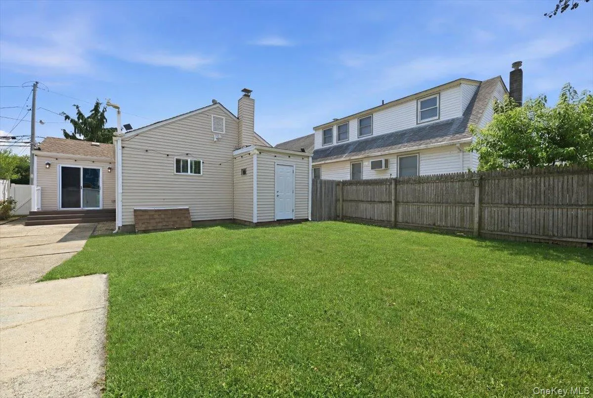 12 Annuskemunnica Road, Babylon, NY, 2 Bedrooms Bedrooms, 4 Rooms Rooms,1 BathroomBathrooms,Residential,For Rent,Annuskemunnica,0,1009176 12 Annuskemunnica Road, Babylon, NY, 2 Bedrooms Bedrooms, 4 Rooms Rooms,1 BathroomBathrooms,Residential,For Rent,Annuskemunnica,0,1009176