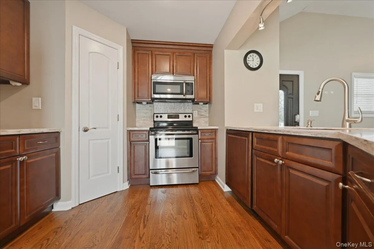 12 Annuskemunnica Road, Babylon, NY, 2 Bedrooms Bedrooms, 4 Rooms Rooms,1 BathroomBathrooms,Residential,For Rent,Annuskemunnica,0,1009176 12 Annuskemunnica Road, Babylon, NY, 2 Bedrooms Bedrooms, 4 Rooms Rooms,1 BathroomBathrooms,Residential,For Rent,Annuskemunnica,0,1009176