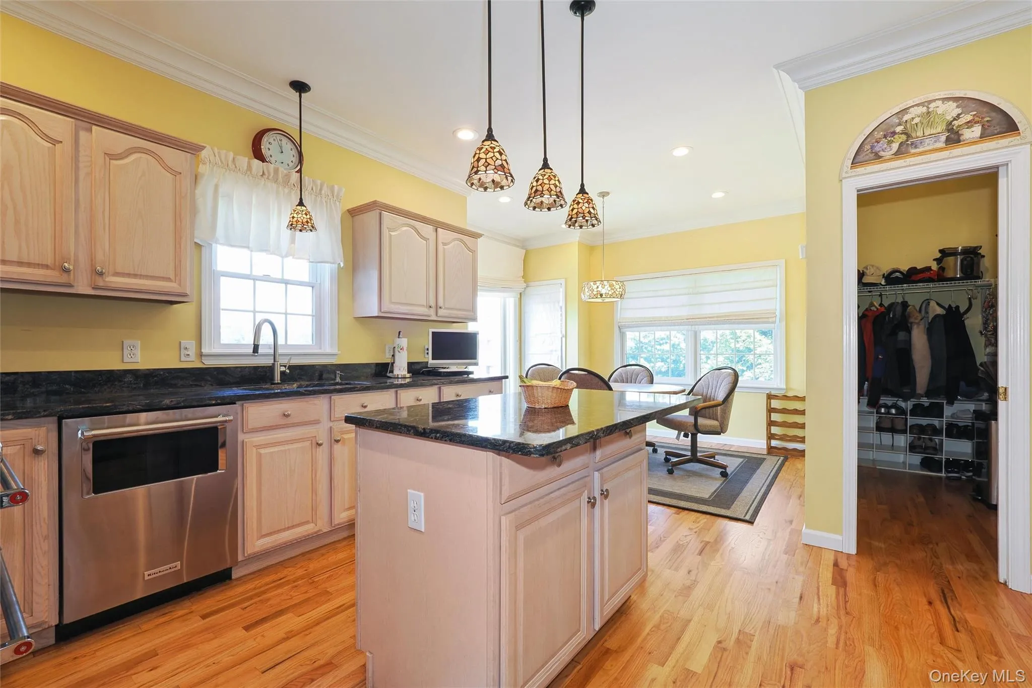 Lots of cabinets, granite counter, island and pantry Lots of cabinets, granite counter, island and pantry