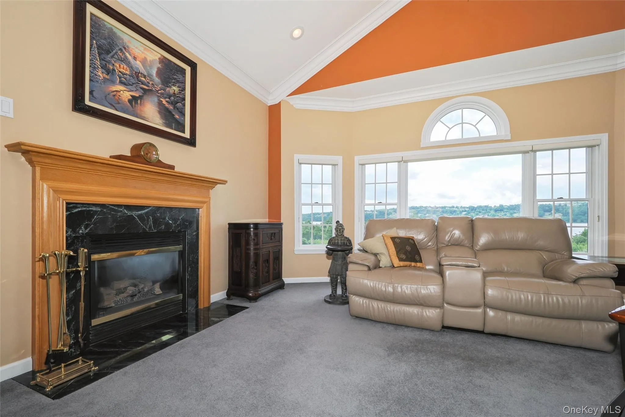 Gas Fireplace, cathedral ceiling, full wall of windows for unobstructed River views Gas Fireplace, cathedral ceiling, full wall of windows for unobstructed River views