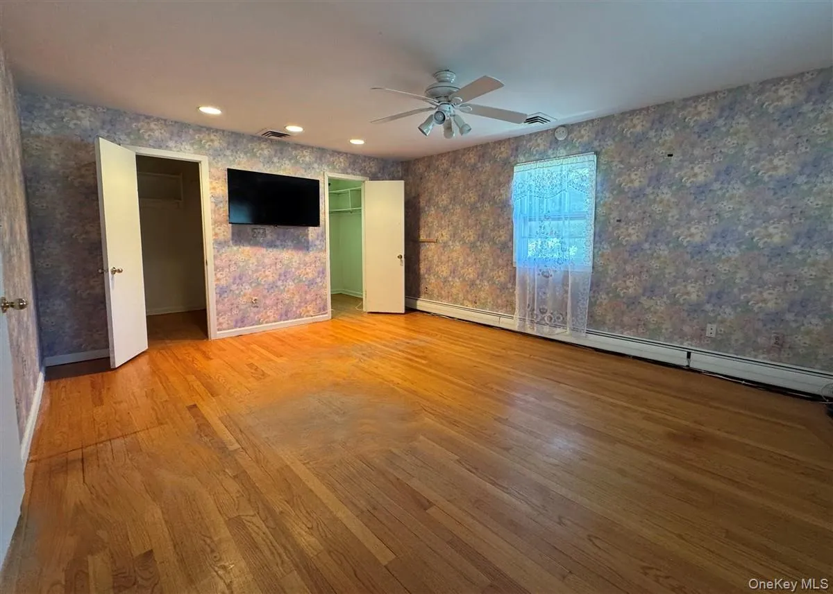 Large primary bedroom with 2 closets Large primary bedroom with 2 closets