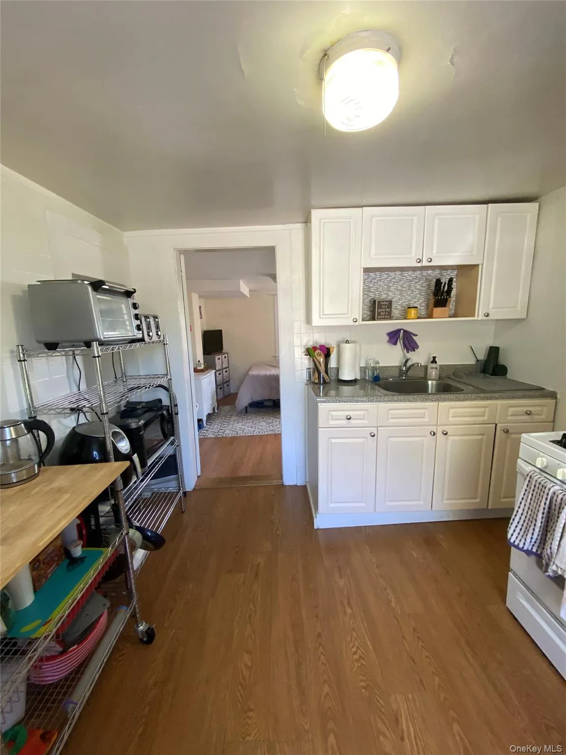Kitchen with entrance to bedroom 1 Kitchen with entrance to bedroom 1