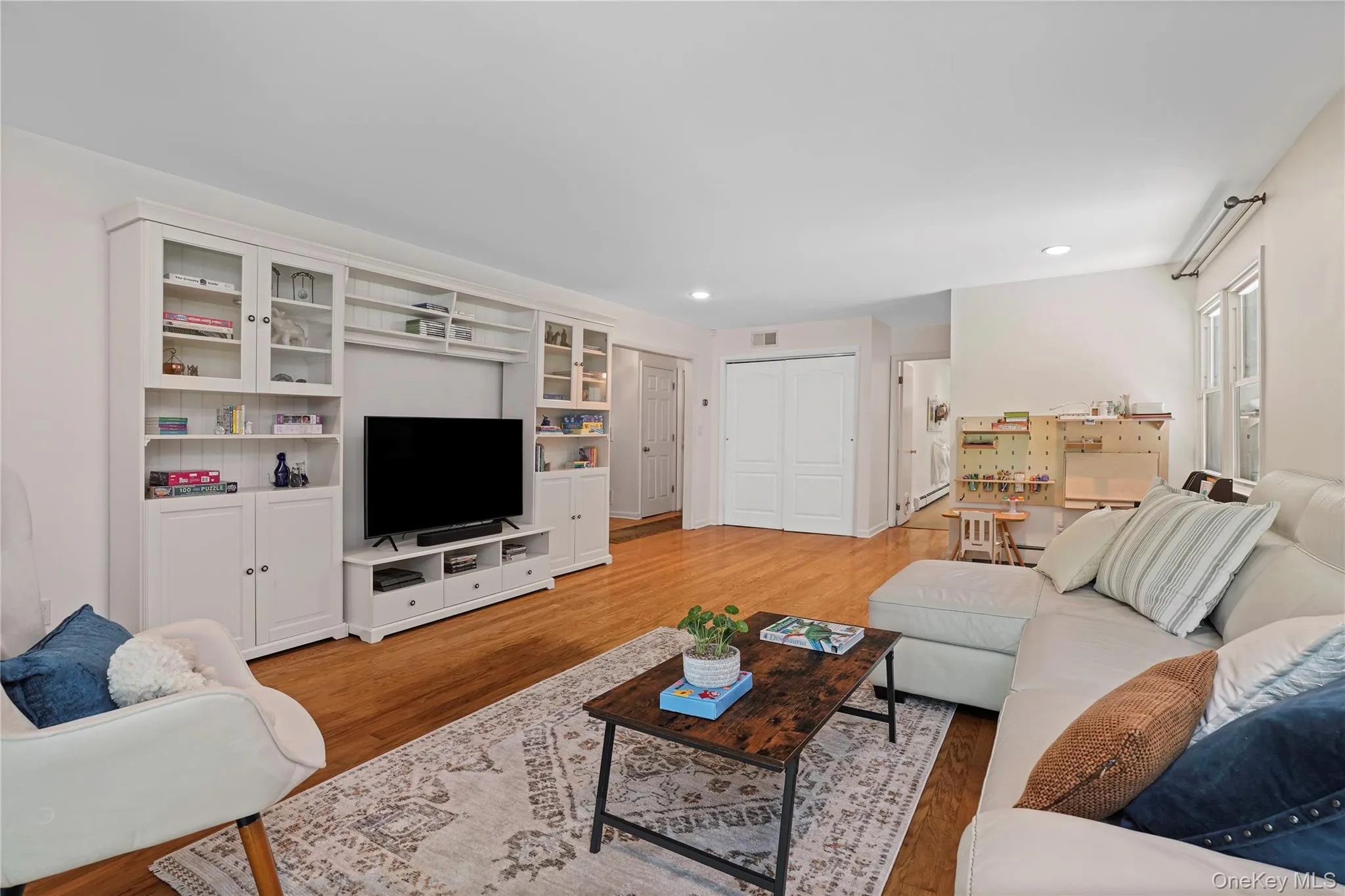 2 Rochambeau Drive, Greenburgh, NY, 4 Bedrooms Bedrooms, 9 Rooms Rooms,3 BathroomsBathrooms,Residential,For Rent,Rochambeau,0,1009196 2 Rochambeau Drive, Greenburgh, NY, 4 Bedrooms Bedrooms, 9 Rooms Rooms,3 BathroomsBathrooms,Residential,For Rent,Rochambeau,0,1009196